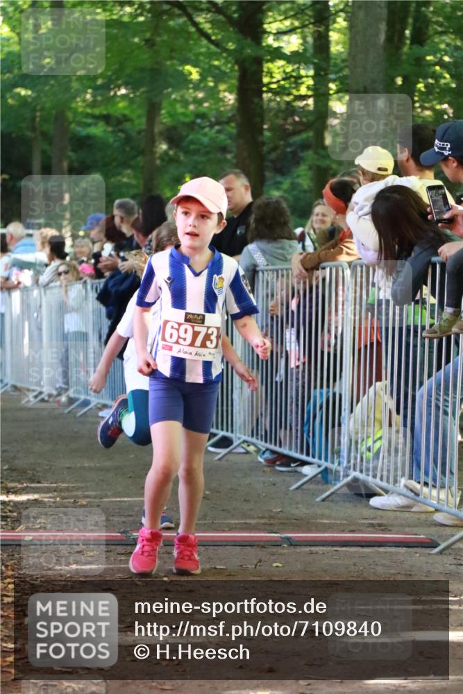 22.09.2024 - 32. Volkslauf durch das schöne Alstertal H.Heesch http://msf.ph/oto/7109840 22.09.2024 10:43:18 Ziel  meine-sportfotos.de