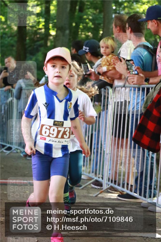 22.09.2024 - 32. Volkslauf durch das schöne Alstertal H.Heesch http://msf.ph/oto/7109846 22.09.2024 10:43:19 Ziel  meine-sportfotos.de