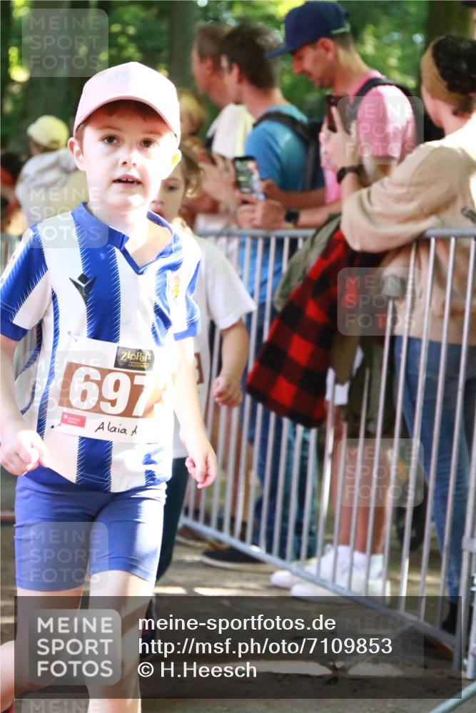 22.09.2024 - 32. Volkslauf durch das schöne Alstertal H.Heesch http://msf.ph/oto/7109853 22.09.2024 10:43:20 Ziel  meine-sportfotos.de