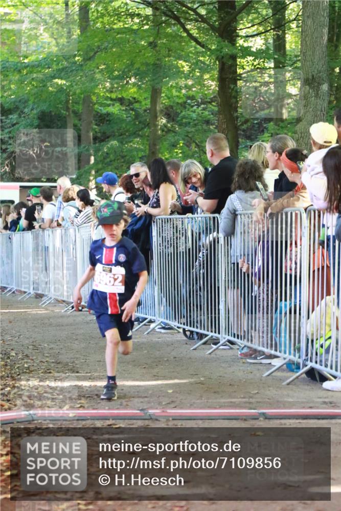 22.09.2024 - 32. Volkslauf durch das schöne Alstertal H.Heesch http://msf.ph/oto/7109856 22.09.2024 10:43:26 Ziel  meine-sportfotos.de