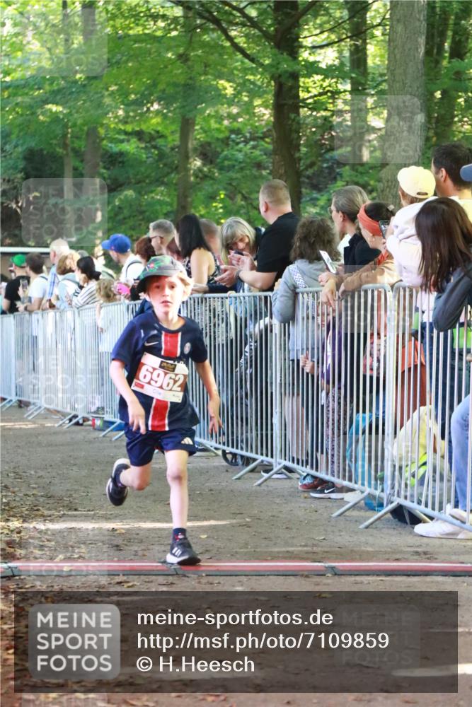22.09.2024 - 32. Volkslauf durch das schöne Alstertal H.Heesch http://msf.ph/oto/7109859 22.09.2024 10:43:26 Ziel  meine-sportfotos.de