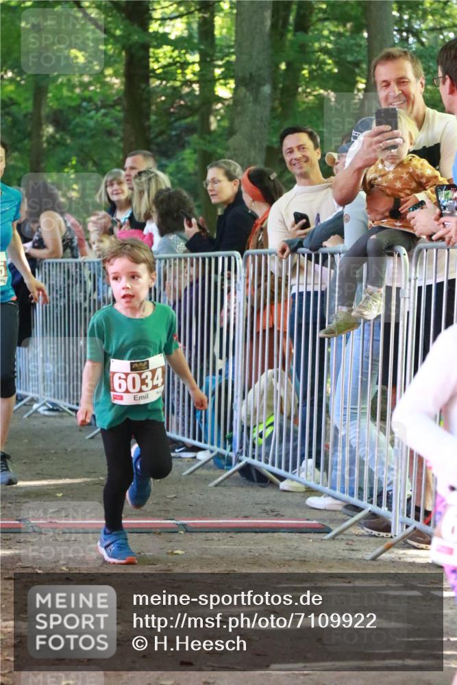 22.09.2024 - 32. Volkslauf durch das schöne Alstertal H.Heesch http://msf.ph/oto/7109922 22.09.2024 10:43:39 Ziel  meine-sportfotos.de