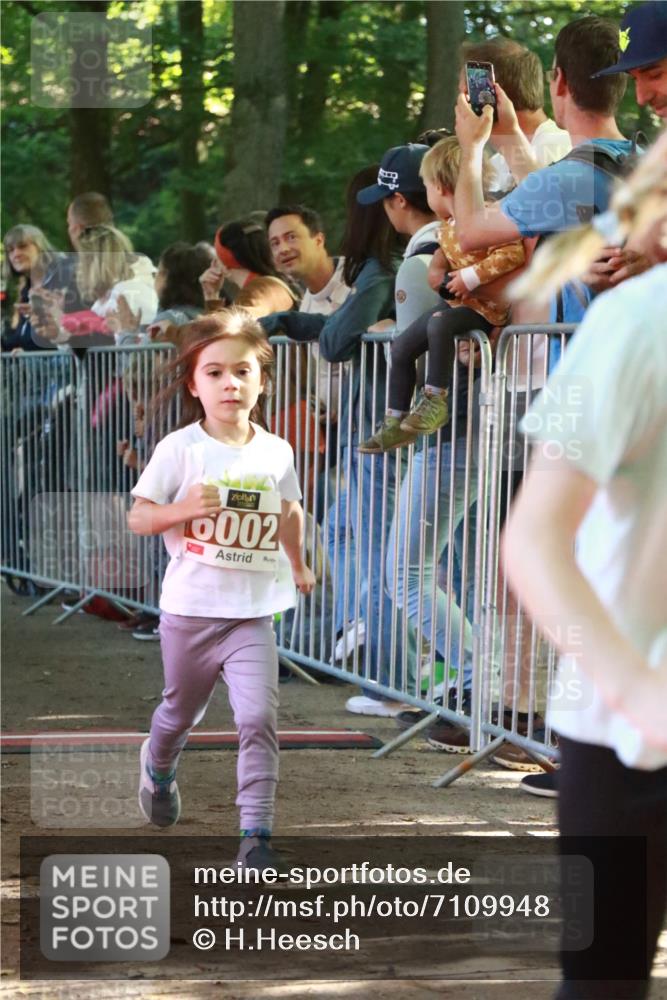 22.09.2024 - 32. Volkslauf durch das schöne Alstertal H.Heesch http://msf.ph/oto/7109948 22.09.2024 10:43:47 Ziel  meine-sportfotos.de