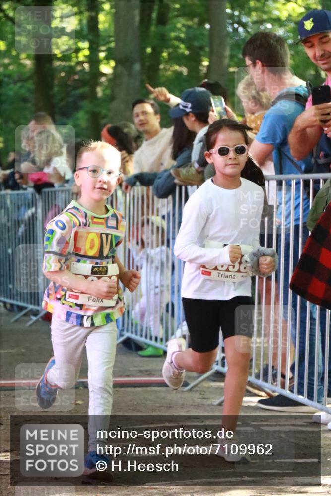 22.09.2024 - 32. Volkslauf durch das schöne Alstertal H.Heesch http://msf.ph/oto/7109962 22.09.2024 10:43:49 Ziel  meine-sportfotos.de