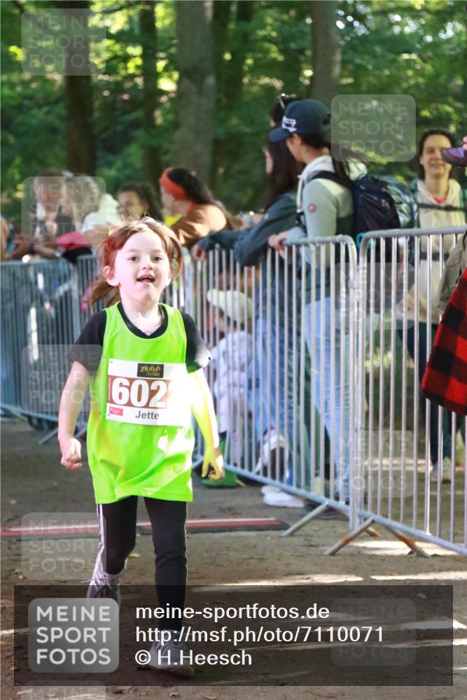 22.09.2024 - 32. Volkslauf durch das schöne Alstertal H.Heesch http://msf.ph/oto/7110071 22.09.2024 10:44:18 Ziel  meine-sportfotos.de