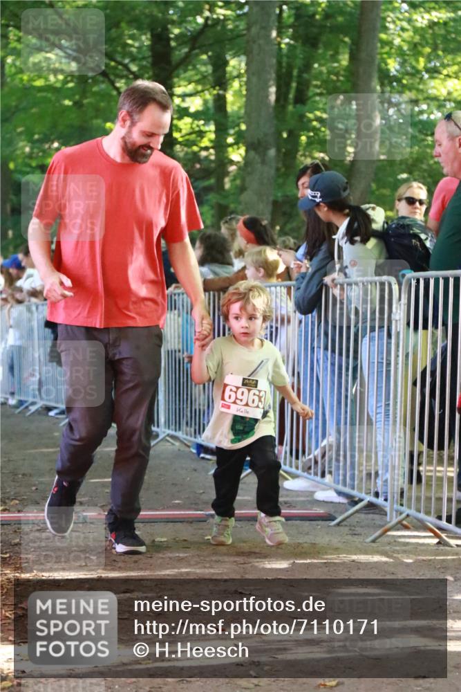 22.09.2024 - 32. Volkslauf durch das schöne Alstertal H.Heesch http://msf.ph/oto/7110171 22.09.2024 10:44:50 Ziel 5037 meine-sportfotos.de