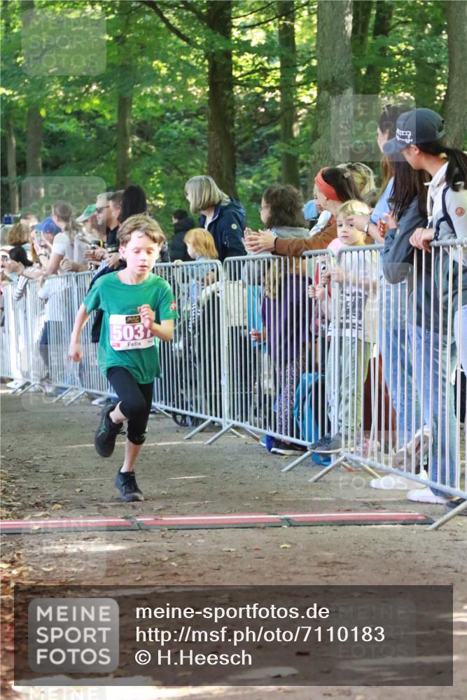 22.09.2024 - 32. Volkslauf durch das schöne Alstertal H.Heesch http://msf.ph/oto/7110183 22.09.2024 10:44:53 Ziel 5034, 5037 meine-sportfotos.de