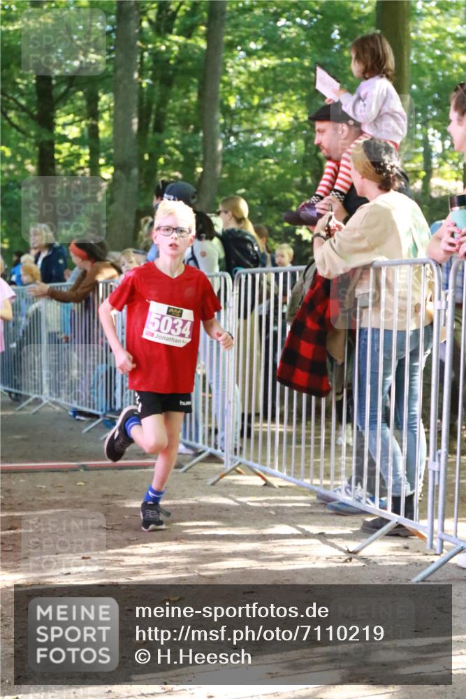 22.09.2024 - 32. Volkslauf durch das schöne Alstertal H.Heesch http://msf.ph/oto/7110219 22.09.2024 10:44:56 Ziel 5034, 5037, 5038 meine-sportfotos.de