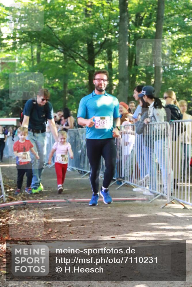 22.09.2024 - 32. Volkslauf durch das schöne Alstertal H.Heesch http://msf.ph/oto/7110231 22.09.2024 10:44:59 Ziel 5034, 5037, 5038 meine-sportfotos.de