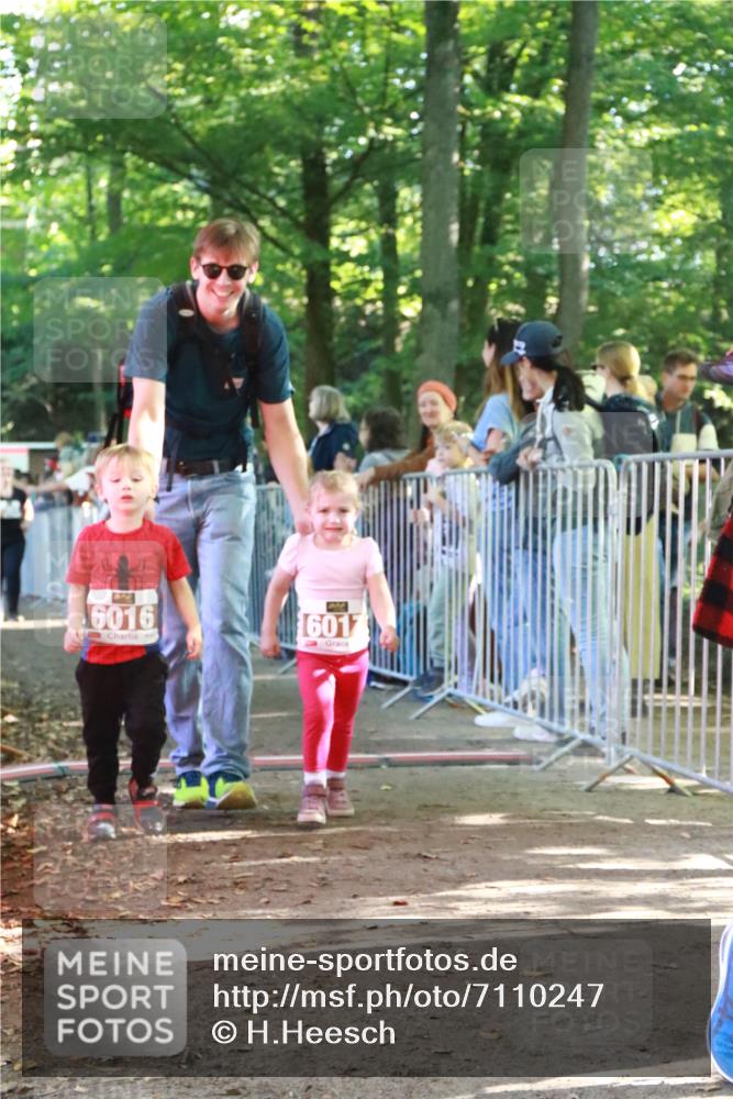 22.09.2024 - 32. Volkslauf durch das schöne Alstertal H.Heesch http://msf.ph/oto/7110247 22.09.2024 10:45:01 Ziel 5034, 5038 meine-sportfotos.de