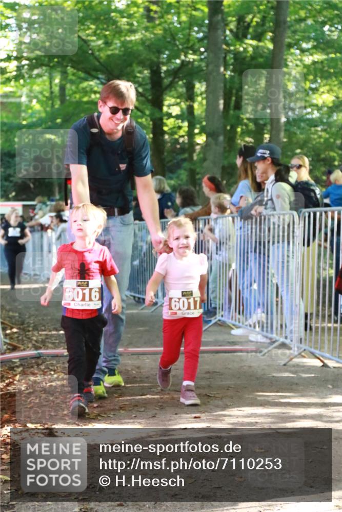 22.09.2024 - 32. Volkslauf durch das schöne Alstertal H.Heesch http://msf.ph/oto/7110253 22.09.2024 10:45:02 Ziel 5034, 5038 meine-sportfotos.de