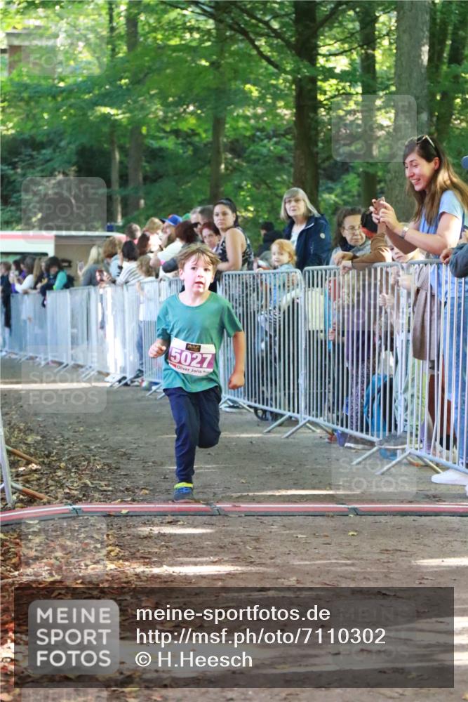 22.09.2024 - 32. Volkslauf durch das schöne Alstertal H.Heesch http://msf.ph/oto/7110302 22.09.2024 10:45:28 Ziel 5021, 5027, 5043, 5973 meine-sportfotos.de