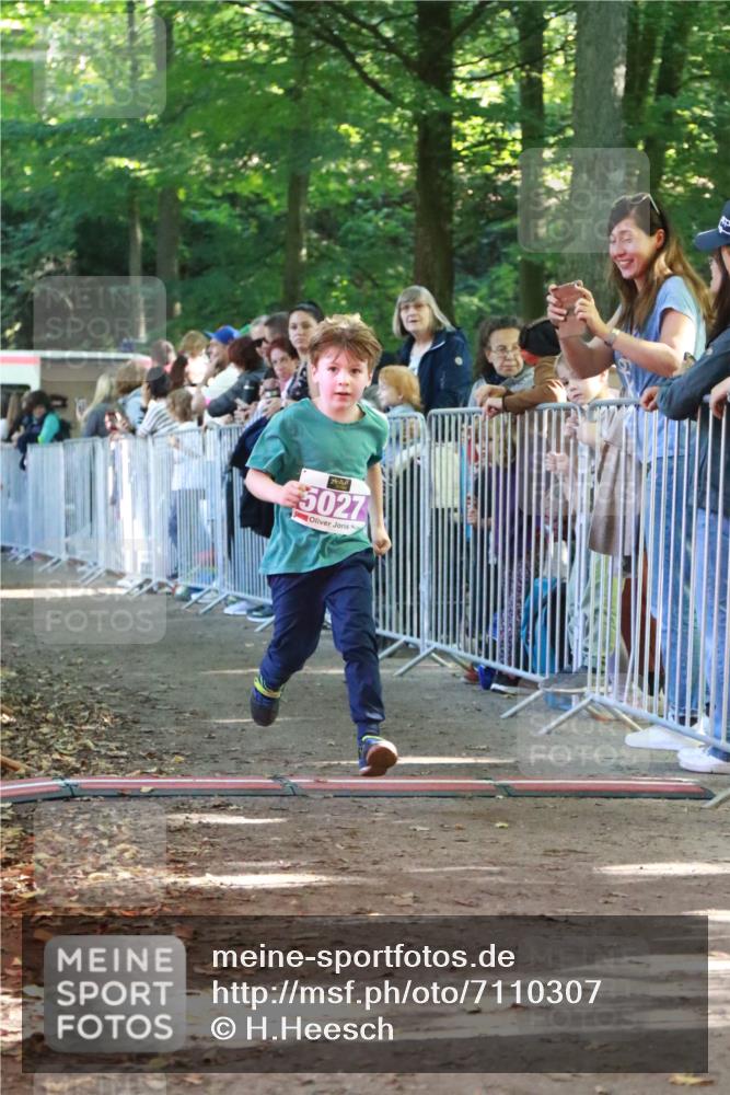 22.09.2024 - 32. Volkslauf durch das schöne Alstertal H.Heesch http://msf.ph/oto/7110307 22.09.2024 10:45:28 Ziel 5021, 5027, 5043, 5973 meine-sportfotos.de