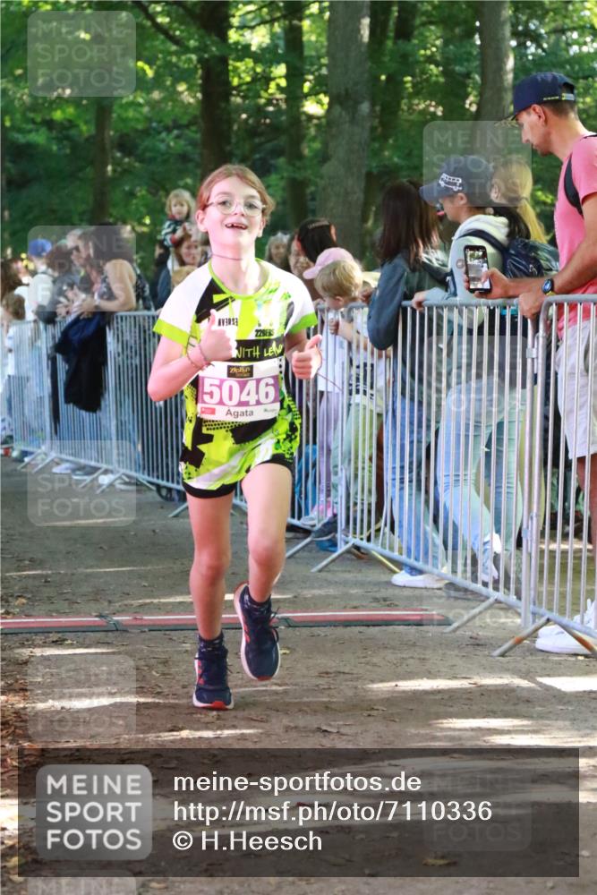 22.09.2024 - 32. Volkslauf durch das schöne Alstertal H.Heesch http://msf.ph/oto/7110336 22.09.2024 10:45:47 Ziel 5040, 5046 meine-sportfotos.de