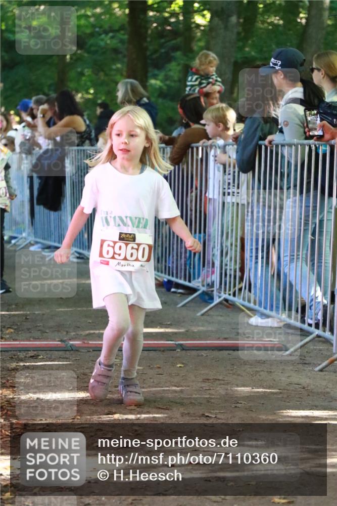 22.09.2024 - 32. Volkslauf durch das schöne Alstertal H.Heesch http://msf.ph/oto/7110360 22.09.2024 10:45:51 Ziel 5007, 5040, 5046 meine-sportfotos.de