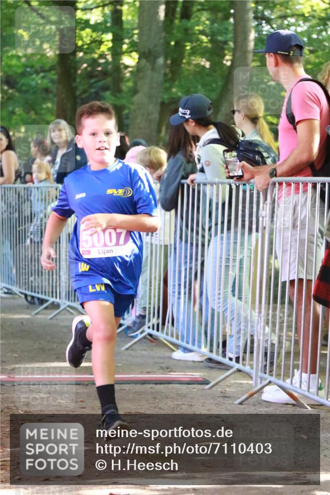 22.09.2024 - 32. Volkslauf durch das schöne Alstertal H.Heesch http://msf.ph/oto/7110403 22.09.2024 10:45:57 Ziel 5007, 5040 meine-sportfotos.de