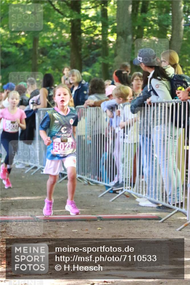 22.09.2024 - 32. Volkslauf durch das schöne Alstertal H.Heesch http://msf.ph/oto/7110533 22.09.2024 10:46:48 Ziel 5015, 5023, 5032 meine-sportfotos.de