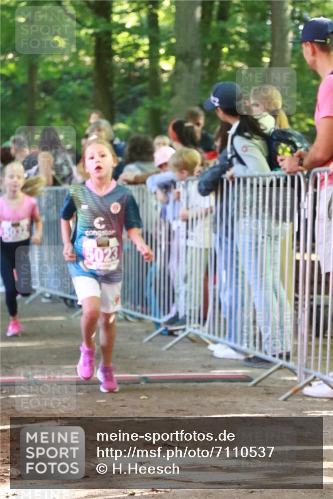 22.09.2024 - 32. Volkslauf durch das schöne Alstertal H.Heesch http://msf.ph/oto/7110537 22.09.2024 10:46:49 Ziel 5023, 5032 meine-sportfotos.de