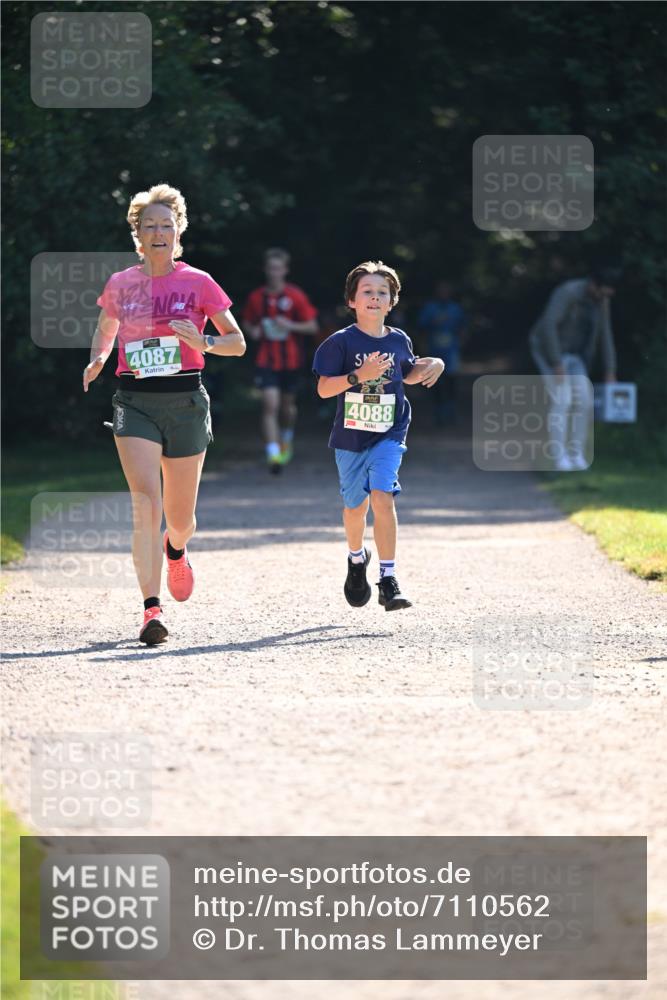 22.09.2024 - 32. Volkslauf durch das schöne Alstertal Dr. Thomas Lammeyer http://msf.ph/oto/7110562 22.09.2024 10:51:12 Laufen 4087, 4088 meine-sportfotos.de