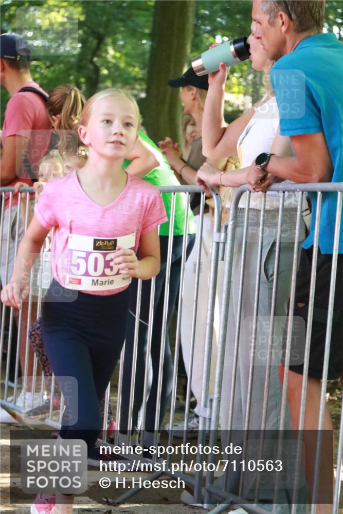 22.09.2024 - 32. Volkslauf durch das schöne Alstertal H.Heesch http://msf.ph/oto/7110563 22.09.2024 10:46:51 Ziel 5023, 5032 meine-sportfotos.de