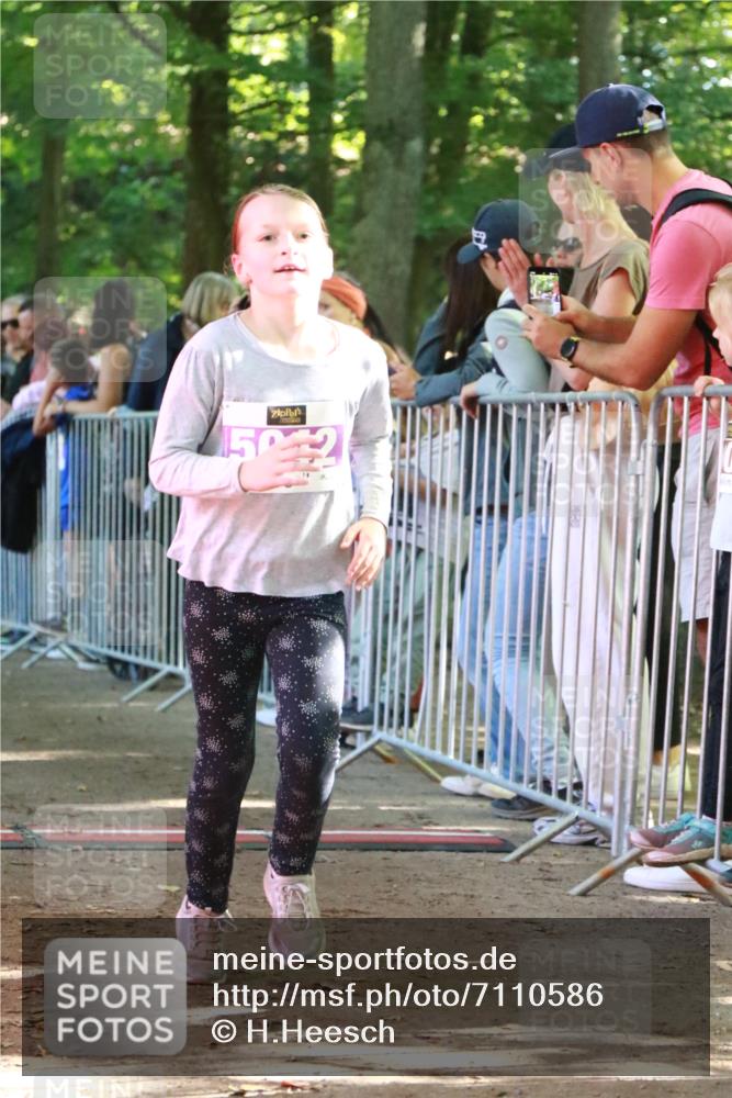 22.09.2024 - 32. Volkslauf durch das schöne Alstertal H.Heesch http://msf.ph/oto/7110586 22.09.2024 10:47:06 Ziel 5001, 5002, 5042, 5966 meine-sportfotos.de