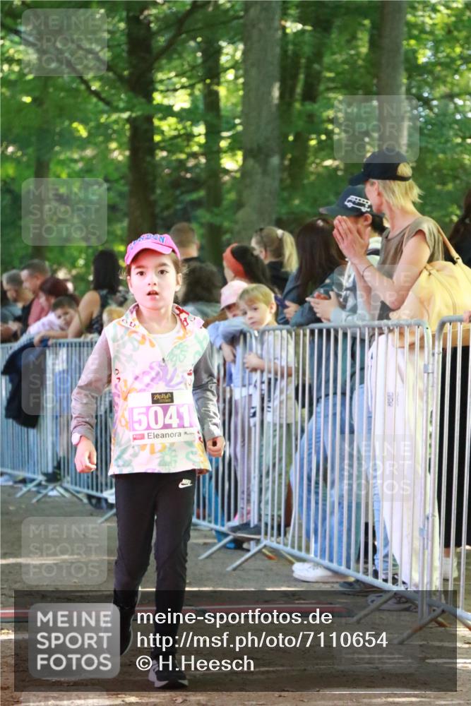 22.09.2024 - 32. Volkslauf durch das schöne Alstertal H.Heesch http://msf.ph/oto/7110654 22.09.2024 10:47:23 Ziel 5005, 5011, 5041, 5044, 5045 meine-sportfotos.de