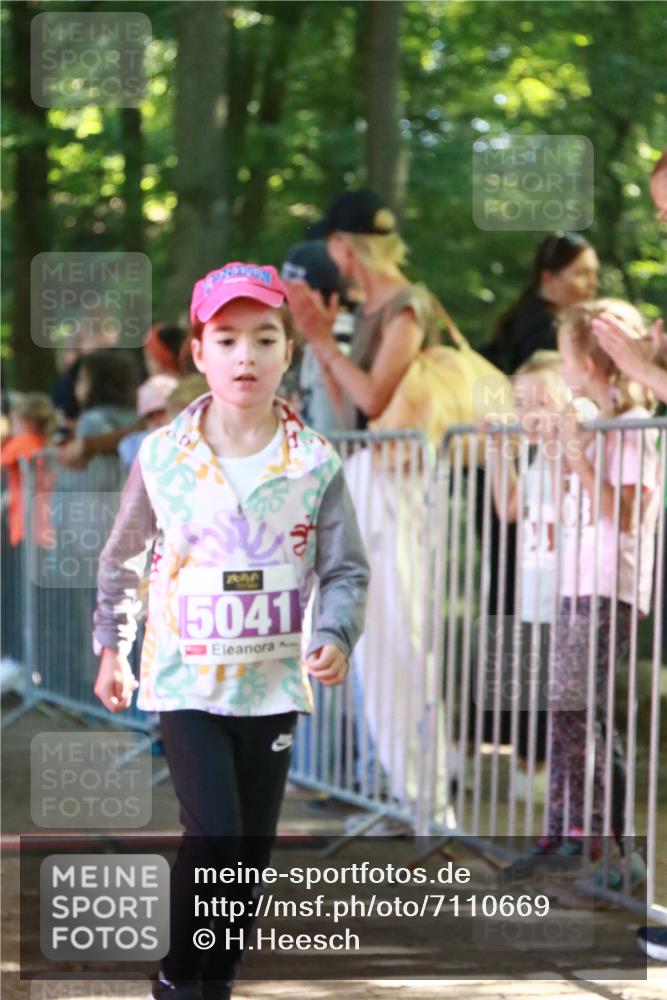 22.09.2024 - 32. Volkslauf durch das schöne Alstertal H.Heesch http://msf.ph/oto/7110669 22.09.2024 10:47:24 Ziel 5005, 5011, 5041, 5044, 5045 meine-sportfotos.de