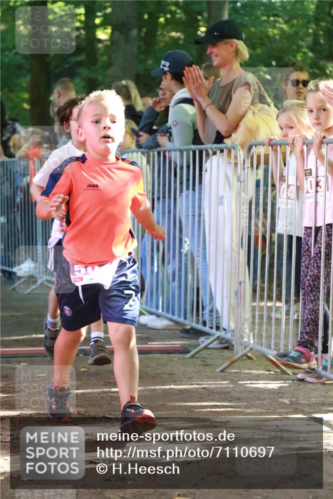 22.09.2024 - 32. Volkslauf durch das schöne Alstertal H.Heesch http://msf.ph/oto/7110697 22.09.2024 10:47:27 Ziel 5011, 5041, 5044, 5045 meine-sportfotos.de