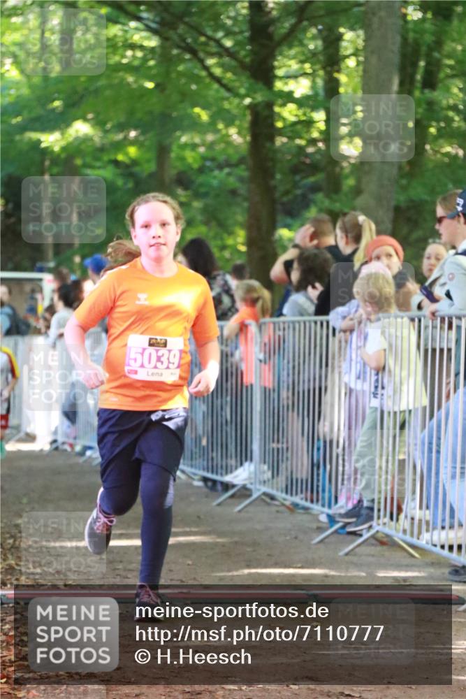 22.09.2024 - 32. Volkslauf durch das schöne Alstertal H.Heesch http://msf.ph/oto/7110777 22.09.2024 10:48:24 Ziel 5008, 5009, 5039, 5977 meine-sportfotos.de