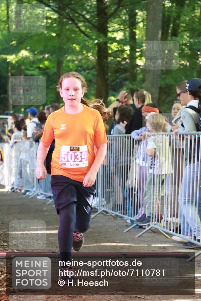 22.09.2024 - 32. Volkslauf durch das schöne Alstertal H.Heesch http://msf.ph/oto/7110781 22.09.2024 10:48:24 Ziel 5008, 5009, 5039, 5977 meine-sportfotos.de