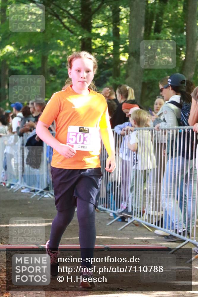 22.09.2024 - 32. Volkslauf durch das schöne Alstertal H.Heesch http://msf.ph/oto/7110788 22.09.2024 10:48:24 Ziel 5008, 5009, 5039, 5977 meine-sportfotos.de