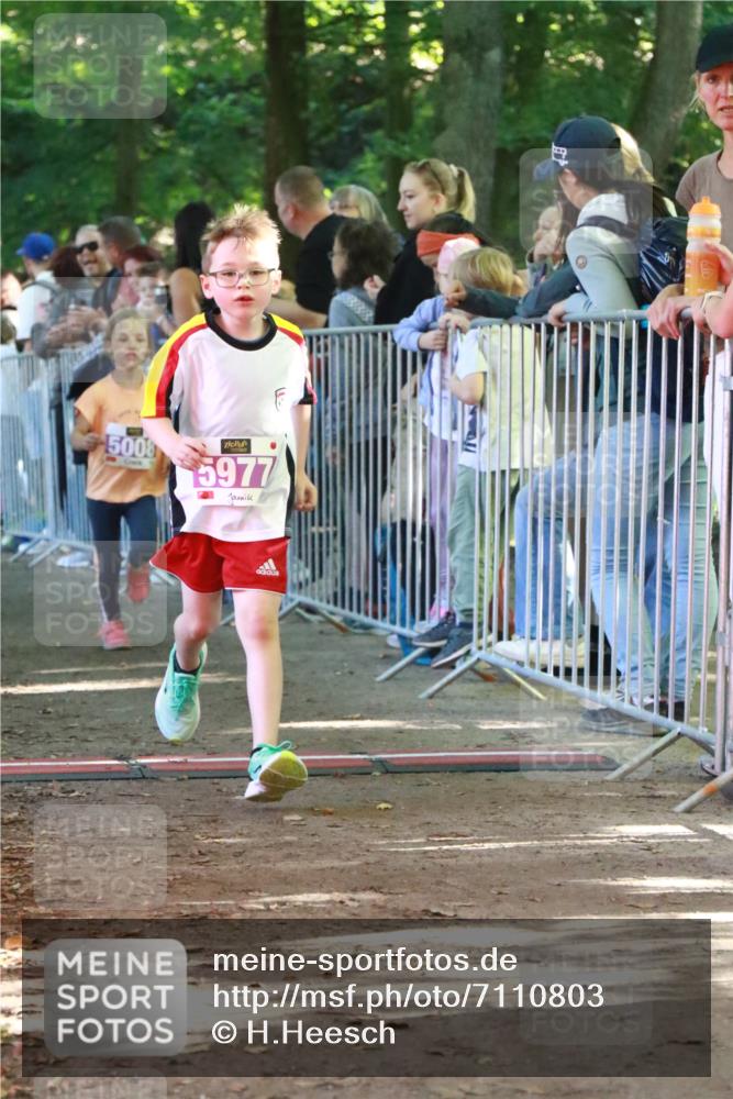 22.09.2024 - 32. Volkslauf durch das schöne Alstertal H.Heesch http://msf.ph/oto/7110803 22.09.2024 10:48:27 Ziel 5008, 5009, 5039, 5977 meine-sportfotos.de