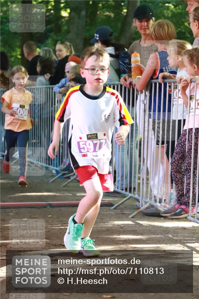 22.09.2024 - 32. Volkslauf durch das schöne Alstertal H.Heesch http://msf.ph/oto/7110813 22.09.2024 10:48:28 Ziel 5008, 5009, 5039, 5969, 5977 meine-sportfotos.de