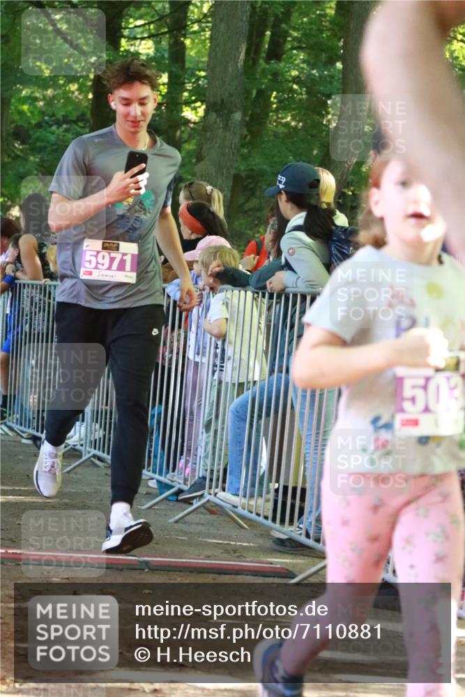 22.09.2024 - 32. Volkslauf durch das schöne Alstertal H.Heesch http://msf.ph/oto/7110881 22.09.2024 10:48:37 Ziel 5013, 5020, 5028, 5036, 5969, 5971, 5976 meine-sportfotos.de