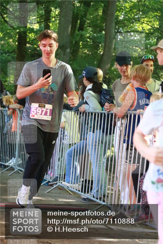 22.09.2024 - 32. Volkslauf durch das schöne Alstertal H.Heesch http://msf.ph/oto/7110888 22.09.2024 10:48:37 Ziel 5013, 5020, 5028, 5036, 5969, 5971, 5976 meine-sportfotos.de