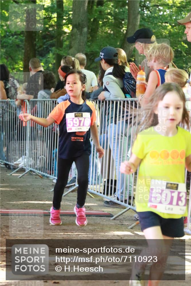 22.09.2024 - 32. Volkslauf durch das schöne Alstertal H.Heesch http://msf.ph/oto/7110923 22.09.2024 10:48:41 Ziel 5013, 5016, 5020, 5024, 5028, 5036, 5971, 5972, 5975, 5976 meine-sportfotos.de