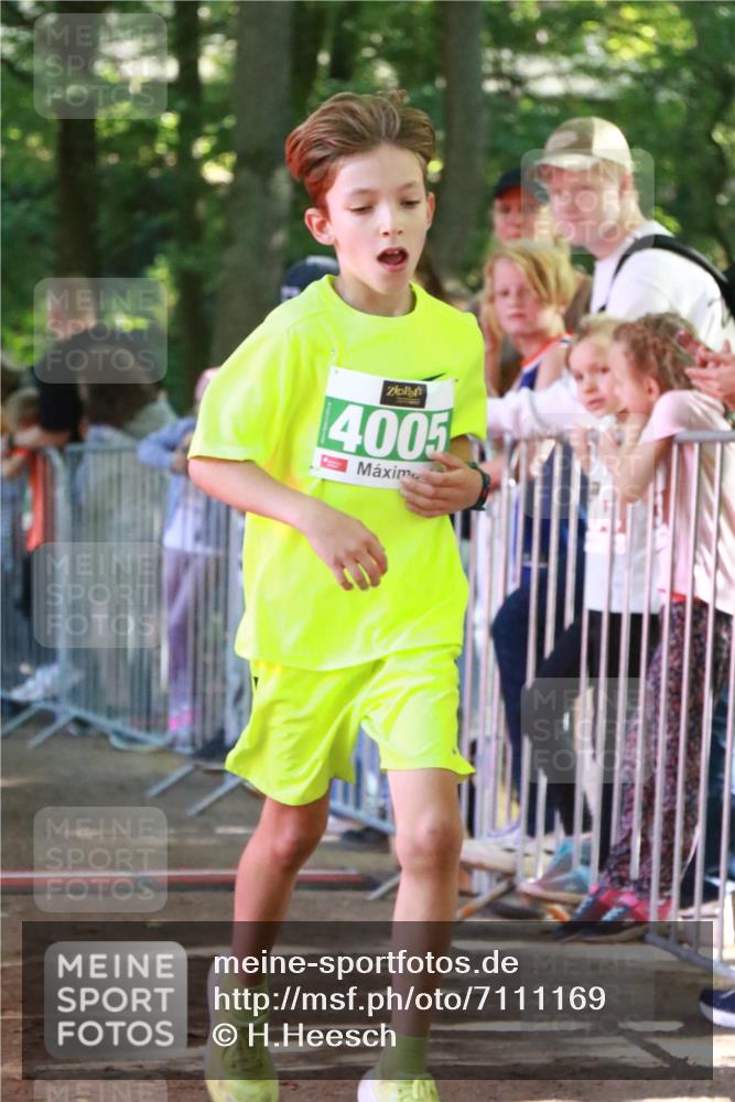 22.09.2024 - 32. Volkslauf durch das schöne Alstertal H.Heesch http://msf.ph/oto/7111169 22.09.2024 10:50:29 Ziel 4005, 4070 meine-sportfotos.de