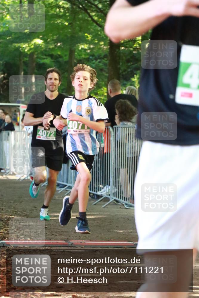 22.09.2024 - 32. Volkslauf durch das schöne Alstertal H.Heesch http://msf.ph/oto/7111221 22.09.2024 10:50:49 Ziel 4047, 4071, 4072, 4956, 4965 meine-sportfotos.de