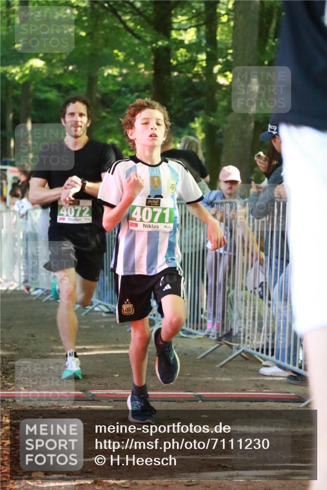 22.09.2024 - 32. Volkslauf durch das schöne Alstertal H.Heesch http://msf.ph/oto/7111230 22.09.2024 10:50:49 Ziel 4047, 4071, 4072, 4956, 4965 meine-sportfotos.de