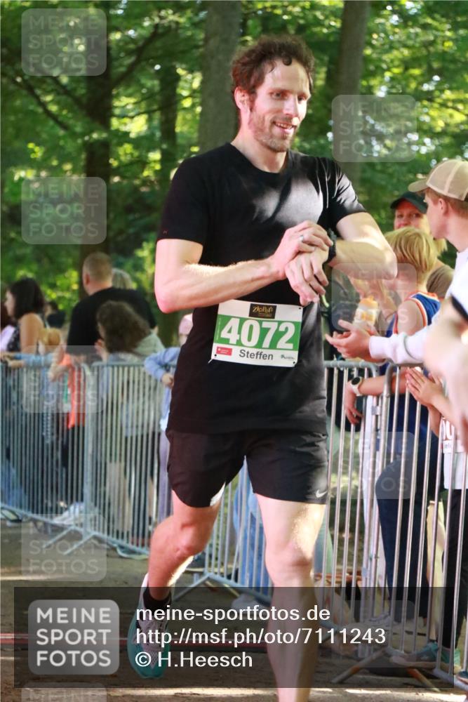 22.09.2024 - 32. Volkslauf durch das schöne Alstertal H.Heesch http://msf.ph/oto/7111243 22.09.2024 10:50:50 Ziel 4047, 4071, 4072, 4956, 4965 meine-sportfotos.de