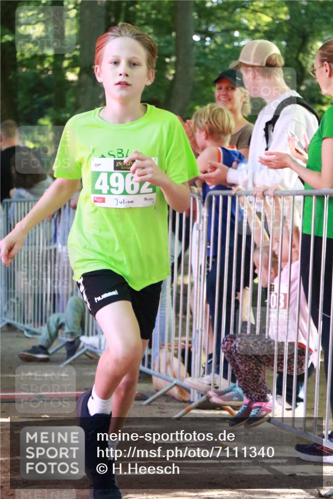 22.09.2024 - 32. Volkslauf durch das schöne Alstertal H.Heesch http://msf.ph/oto/7111340 22.09.2024 10:52:09 Ziel 4962 meine-sportfotos.de