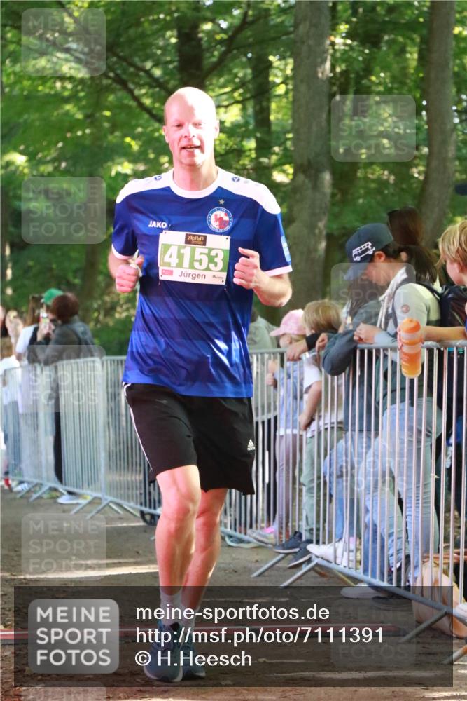 22.09.2024 - 32. Volkslauf durch das schöne Alstertal H.Heesch http://msf.ph/oto/7111391 22.09.2024 10:52:47 Ziel 4001, 4098, 4153 meine-sportfotos.de