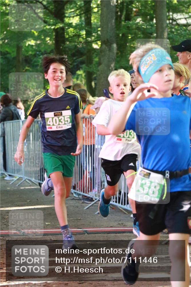 22.09.2024 - 32. Volkslauf durch das schöne Alstertal H.Heesch http://msf.ph/oto/7111446 22.09.2024 10:53:00 Ziel 4035, 4036, 4038, 4086, 4170, 4966 meine-sportfotos.de