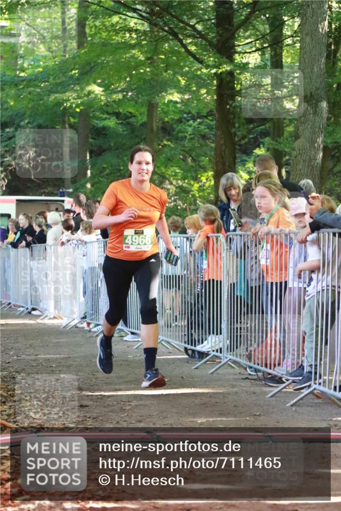 22.09.2024 - 32. Volkslauf durch das schöne Alstertal H.Heesch http://msf.ph/oto/7111465 22.09.2024 10:53:04 Ziel 4035, 4036, 4038, 4170, 4966 meine-sportfotos.de