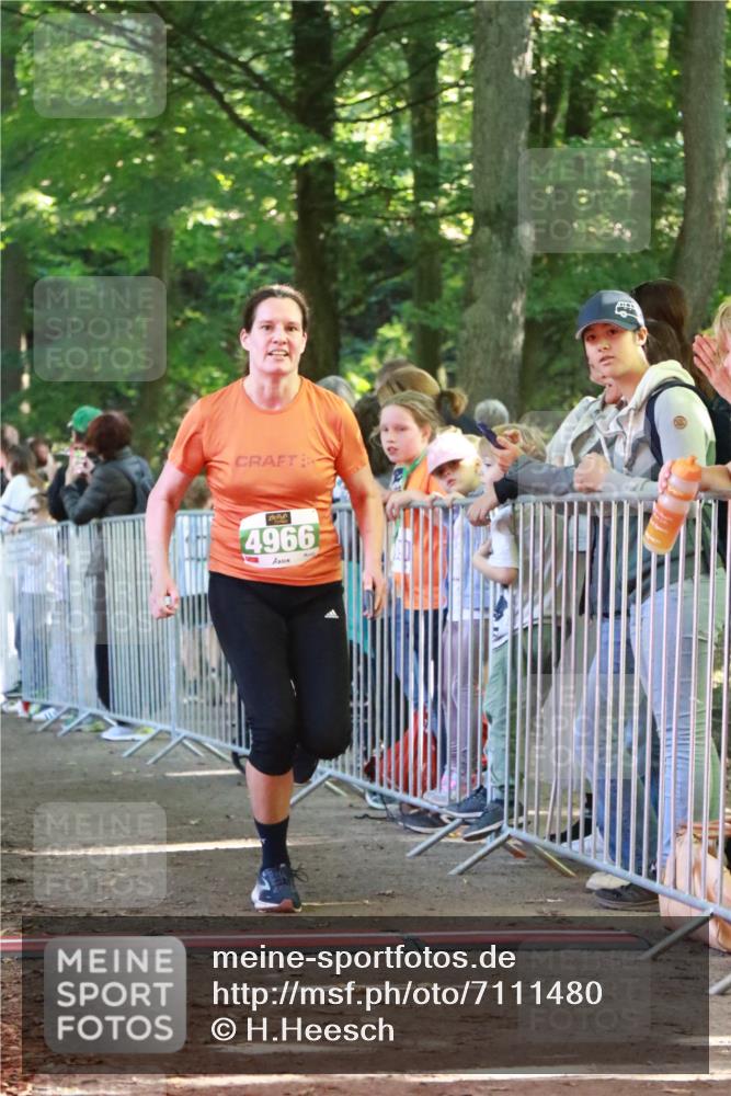 22.09.2024 - 32. Volkslauf durch das schöne Alstertal H.Heesch http://msf.ph/oto/7111480 22.09.2024 10:53:05 Ziel 4035, 4036, 4038, 4170, 4966 meine-sportfotos.de