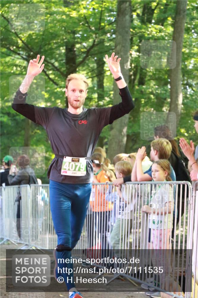 22.09.2024 - 32. Volkslauf durch das schöne Alstertal H.Heesch http://msf.ph/oto/7111535 22.09.2024 10:53:35 Ziel 4002, 4023, 4079 meine-sportfotos.de