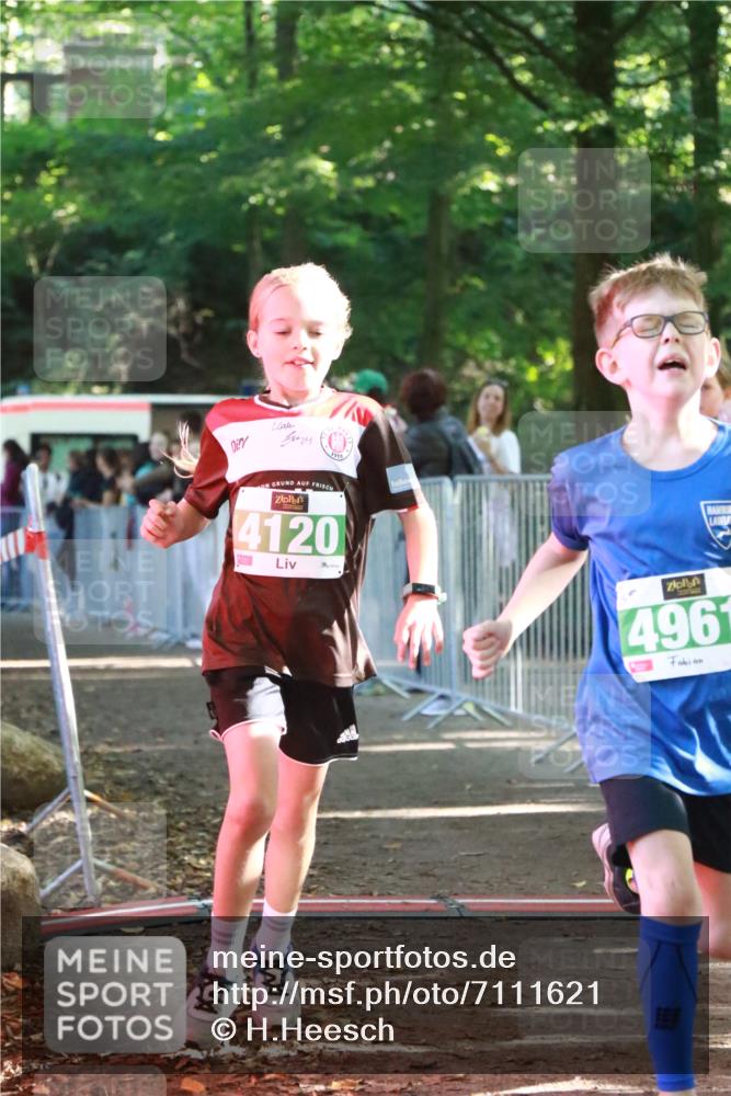 22.09.2024 - 32. Volkslauf durch das schöne Alstertal H.Heesch http://msf.ph/oto/7111621 22.09.2024 10:53:53 Ziel 4120, 4121, 4961 meine-sportfotos.de