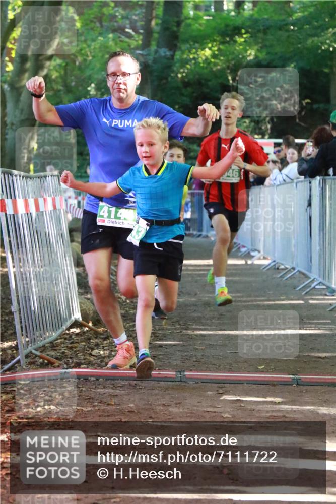 22.09.2024 - 32. Volkslauf durch das schöne Alstertal H.Heesch http://msf.ph/oto/7111722 22.09.2024 10:54:36 Ziel 4046, 4117, 4143, 4144 meine-sportfotos.de