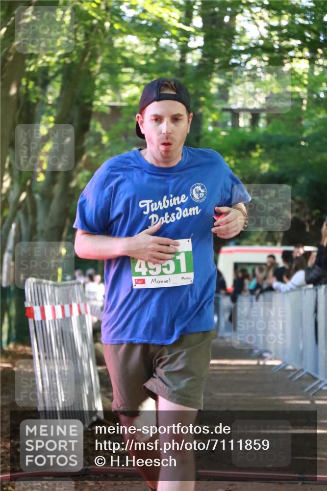 22.09.2024 - 32. Volkslauf durch das schöne Alstertal H.Heesch http://msf.ph/oto/7111859 22.09.2024 10:55:18 Ziel 4126, 4139, 4158, 4159, 4951 meine-sportfotos.de