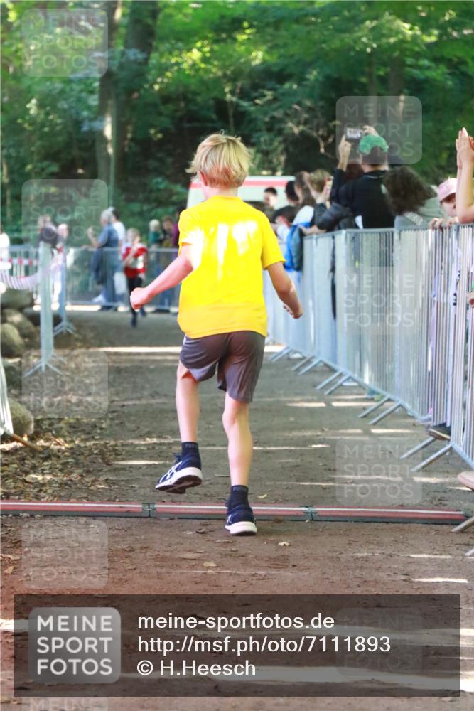 22.09.2024 - 32. Volkslauf durch das schöne Alstertal H.Heesch http://msf.ph/oto/7111893 22.09.2024 10:55:27 Ziel 4045, 4105, 4126, 4139 meine-sportfotos.de